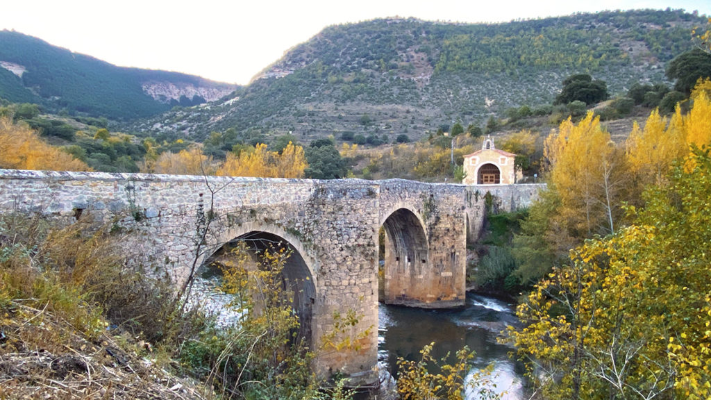 Ermita y puente de Pesquera de Ebro