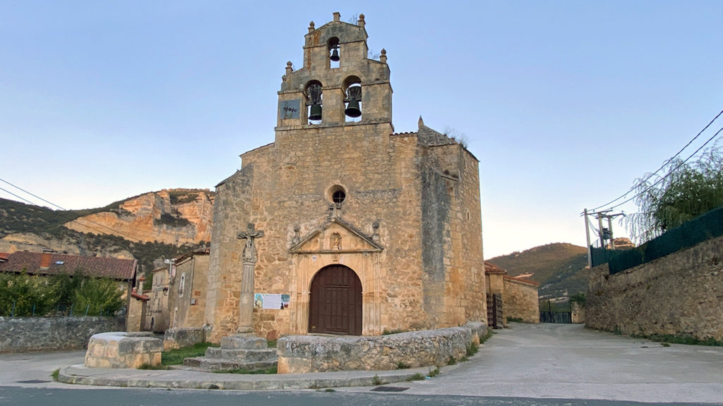 Iglesia y crucero en Pesquera de Ebro