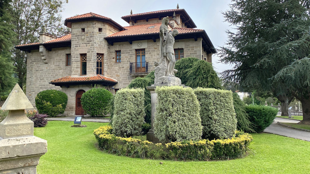 Monumento al teniente Fuentes-Pila